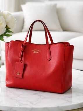 ✋Price Drop ✋Gucci Large Size Leather Swing Tote Bag.